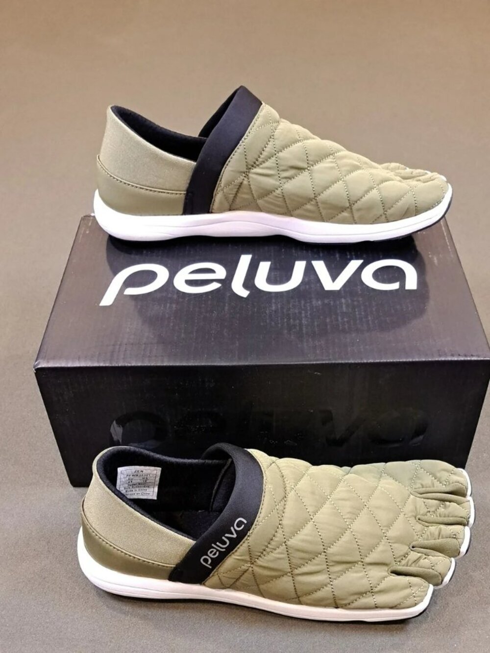 Peluva Men's Zen Active Slip-On - Color: Ivy Green / White - Size: 10